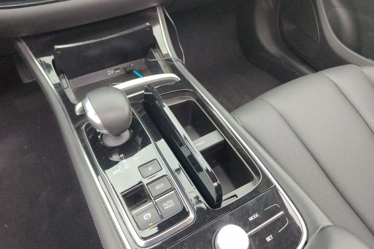 Used GAC Trumpchi GA6 2019 270T Automatic Prestige Edition Gear Lever