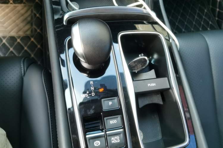 Used GAC Trumpchi GA6 2019 270T Automatic Luxury Edition Gear Lever