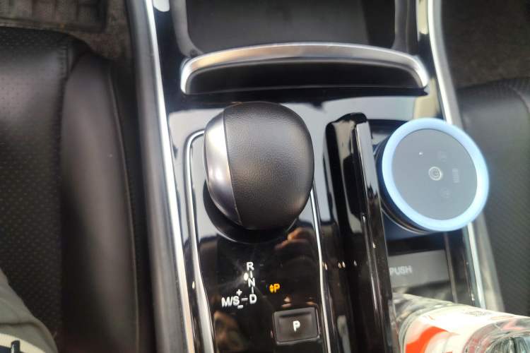 Used GAC Trumpchi GA6 2019 270T Automatic Supreme Edition Gear Lever