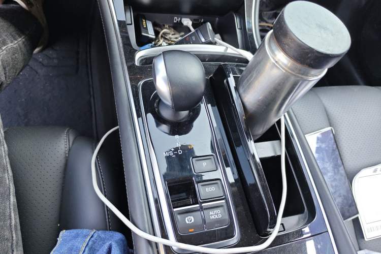 Used GAC Trumpchi GA6 2019 270T Automatic Prestige Edition Gear Lever