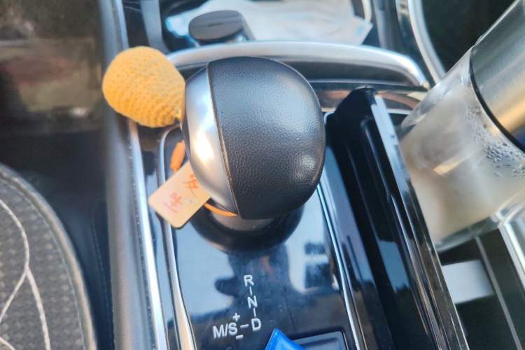 Used GAC Trumpchi GA6 2019 270T Automatic Prestige Edition Gear Lever