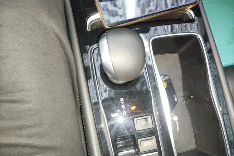 Used GAC Trumpchi GA6 2019 270T Automatic Luxury Edition Gear Lever