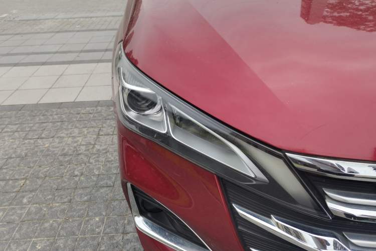 Used GAC Trumpchi GA6 2019 270T Automatic Elite Edition Right Front Headlight