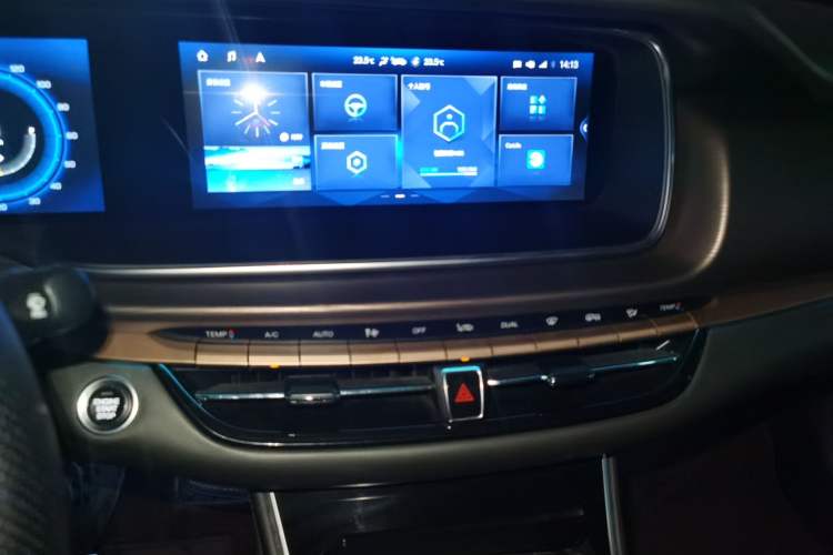 Used GAC Trumpchi GA6 2019 270T Automatic Prestige Edition Audio And AC Panel