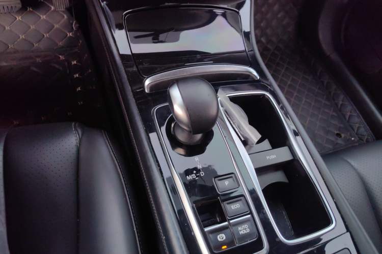 Used GAC Trumpchi GA6 2019 270T Automatic Luxury Edition Gear Lever