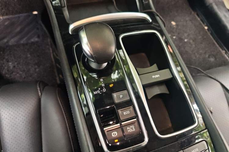 Used GAC Trumpchi GA6 2019 270T Automatic Luxury Edition Gear Lever