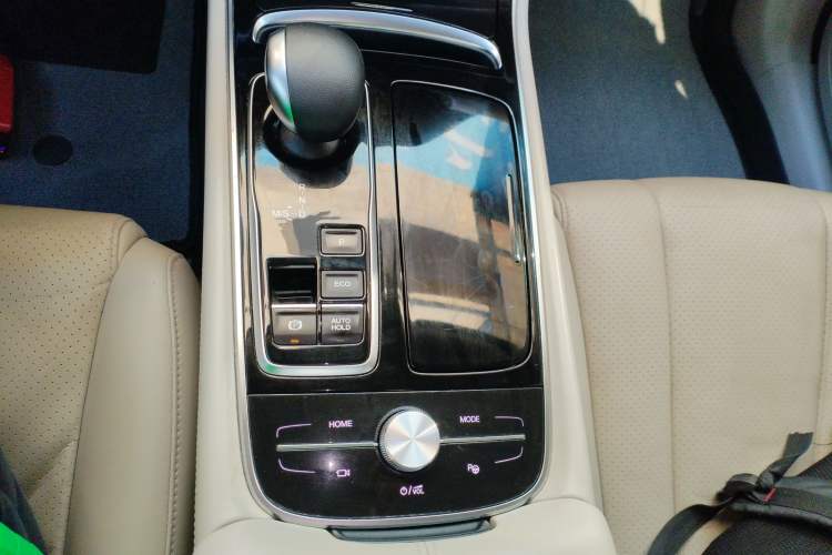 Used GAC Trumpchi GA6 2019 270T Automatic Supreme Edition Gear Lever