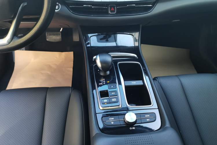 Used GAC Trumpchi GA6 2019 270T Automatic Luxury Edition Gear Lever