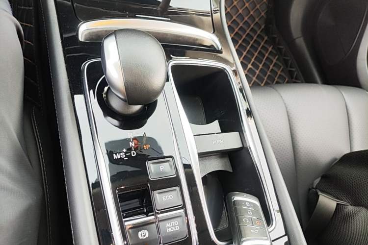 Used GAC Trumpchi GA6 2019 270T Automatic Luxury Edition Gear Lever