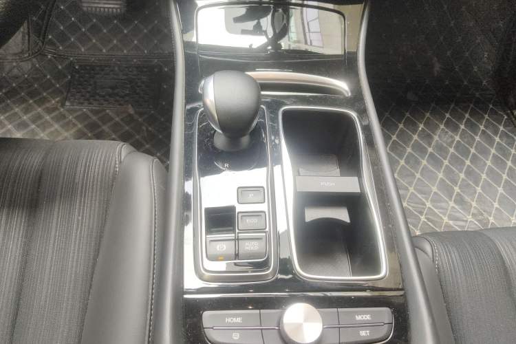 Used GAC Trumpchi GA6 2019 270T Automatic Elite Edition Gear Lever