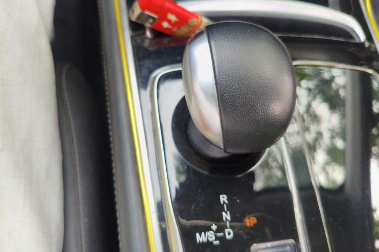 Used GAC Trumpchi GA6 2019 270T Automatic Luxury Edition Gear Lever