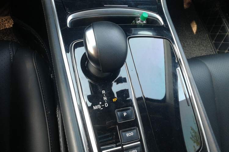 Used GAC Trumpchi GA6 2019 270T Automatic Prestige Edition Gear Lever