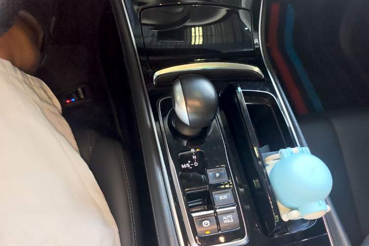 Used GAC Trumpchi GA6 2019 270T Automatic Prestige Edition Gear Lever
