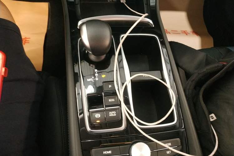 Used GAC Trumpchi GA6 2019 270T Automatic Elite Edition Gear Lever