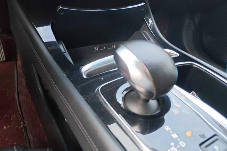 Used GAC Trumpchi GA6 2019 270T Automatic Luxury Edition Gear Lever