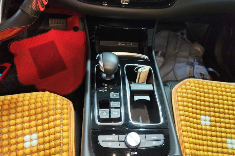 Used GAC Trumpchi GA6 2019 270T Automatic Elite Edition Gear Lever