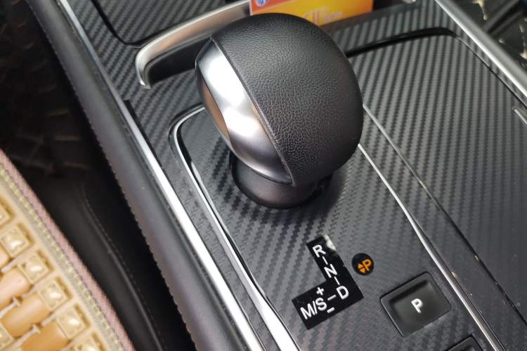 Used GAC Trumpchi GA6 2019 270T Automatic Prestige Edition Gear Lever