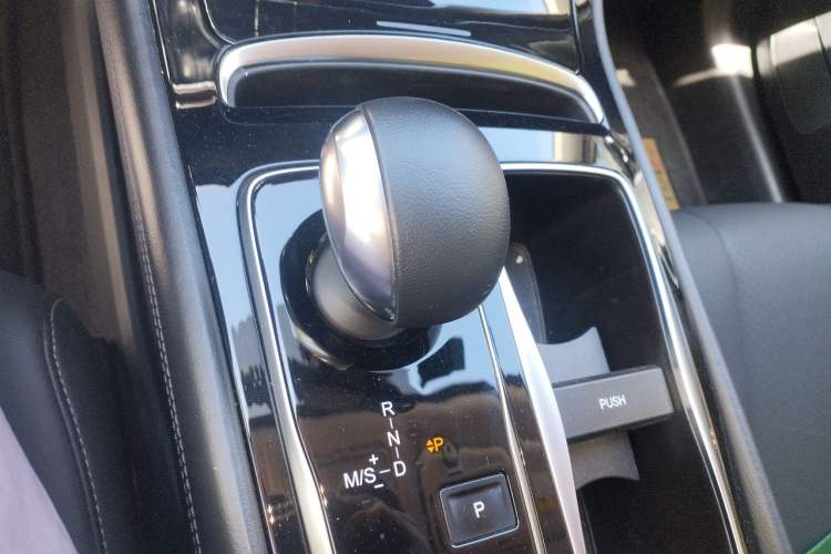 Used GAC Trumpchi GA6 2019 270T Automatic Luxury Edition Gear Lever