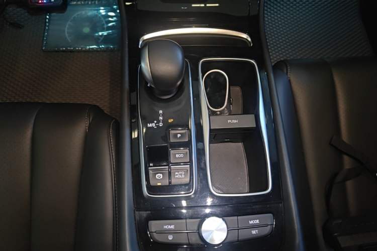 Used GAC Trumpchi GA6 2019 270T Automatic Luxury Edition Gear Lever