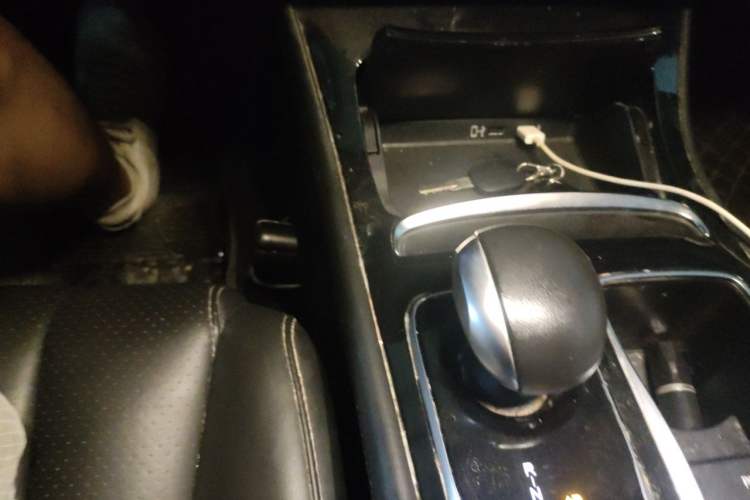 Used GAC Trumpchi GA6 2019 270T Automatic Luxury Edition Gear Lever
