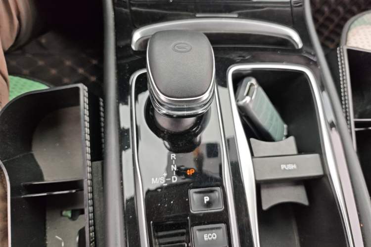 Used GAC Trumpchi GA6 2019 270T Automatic Elite Edition Gear Lever