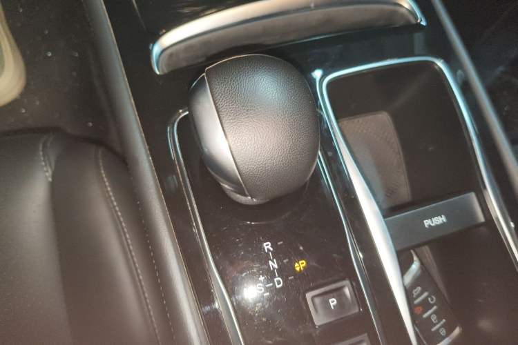 Used GAC Trumpchi GA6 2019 270T Automatic Luxury Edition Gear Lever
