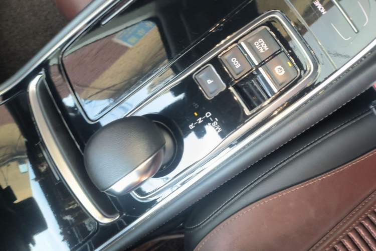 Used GAC Trumpchi GA6 2019 270T Automatic Prestige Edition Gear Lever