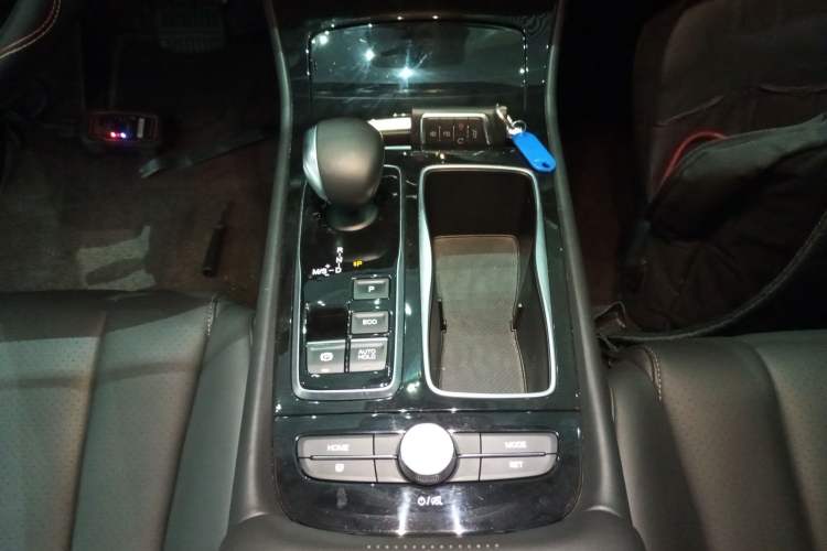 Used GAC Trumpchi GA6 2019 270T Automatic Luxury Edition Gear Lever