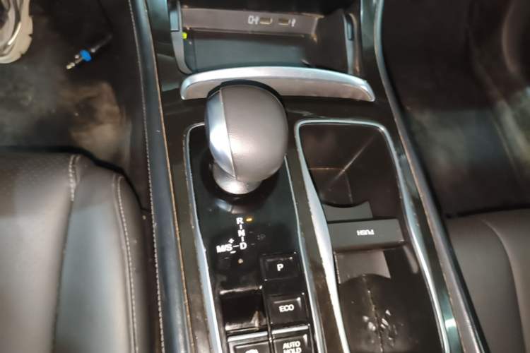 Used GAC Trumpchi GA6 2019 270T Automatic Luxury Edition Gear Lever