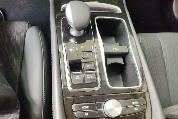 Used GAC Trumpchi GA6 2019 270T Automatic Elite Edition Gear Lever