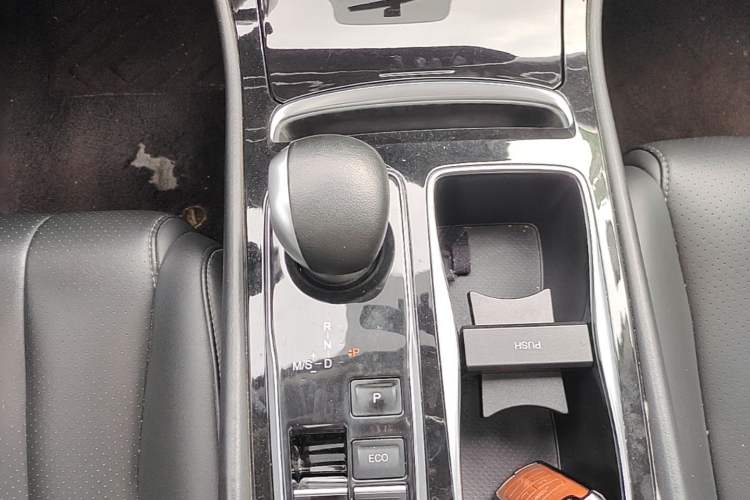 Used GAC Trumpchi GA6 2019 270T Automatic Luxury Edition Gear Lever