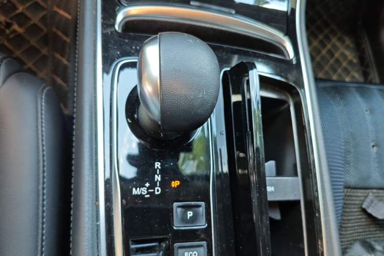 Used GAC Trumpchi GA6 2019 270T Automatic Prestige Edition Gear Lever