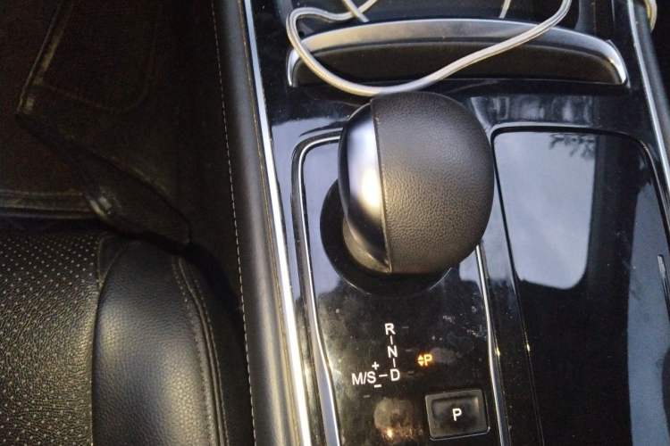Used GAC Trumpchi GA6 2019 270T Automatic Luxury Edition Gear Lever
