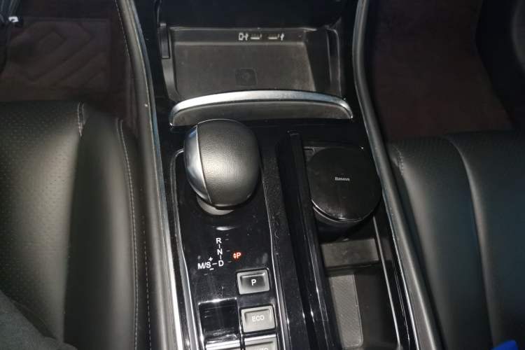 Used GAC Trumpchi GA6 2019 270T Automatic Prestige Edition Gear Lever