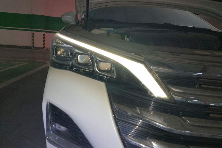 Used GAC Trumpchi GA6 2019 270T Automatic Prestige Edition Right Front Headlight
