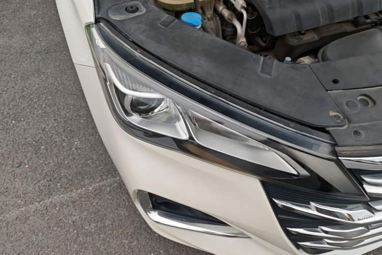 Used GAC Trumpchi GA6 2019 270T Automatic Elite Edition Right Front Headlight