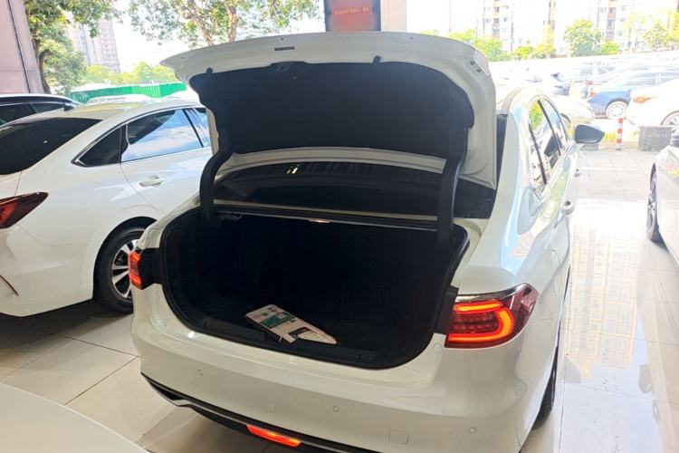 Used GAC Trumpchi GA6 2019 270T Automatic Prestige Edition Trunk