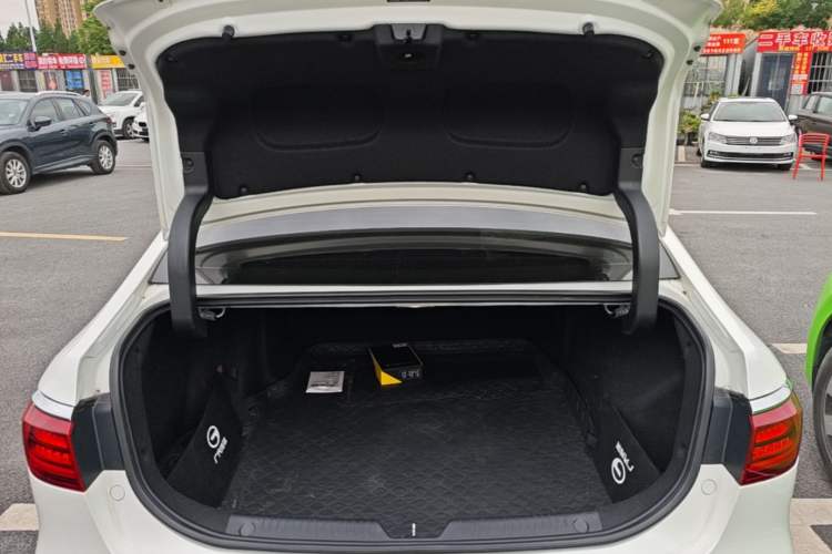 Used GAC Trumpchi GA6 2019 270T Automatic Elite Edition Trunk