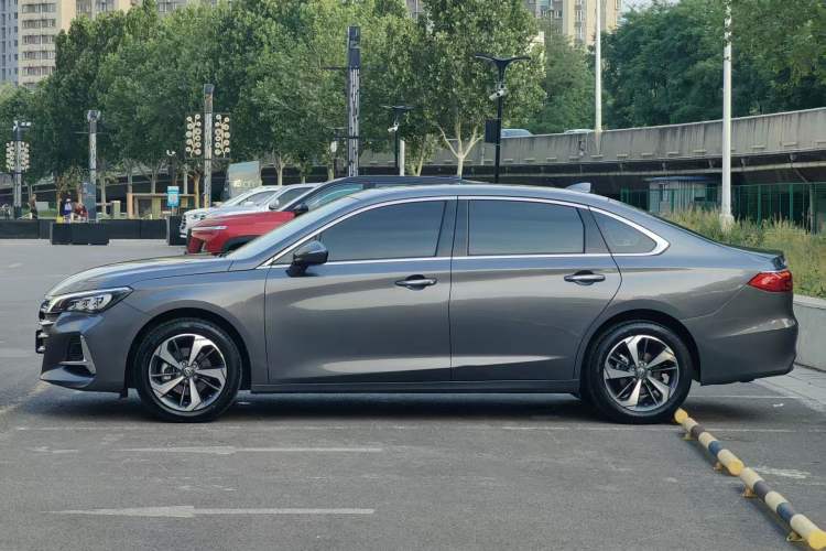 Used GAC Trumpchi GA6 2022 270T Automatic Luxury Edition Exterior 4