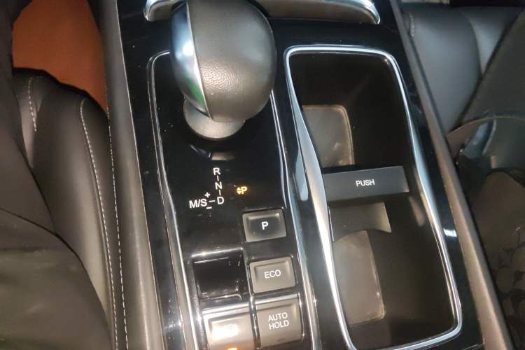 Used GAC Trumpchi GA6 2022 270T Automatic Luxury Edition Gear Lever