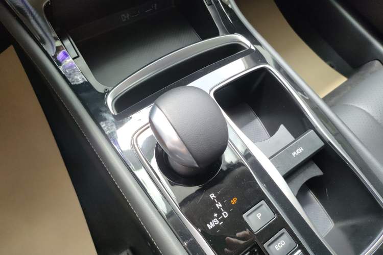 Used GAC Trumpchi GA6 2022 270T Automatic Luxury Edition Gear Lever