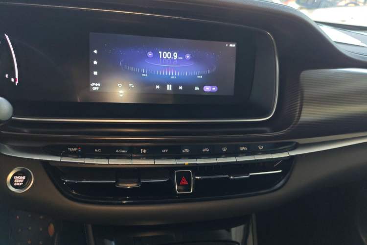 Used GAC Trumpchi GA6 2022 270T Automatic Elite Edition Audio And AC Panel