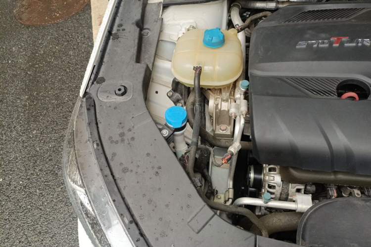 Used GAC Trumpchi GA6 2022 270T Automatic Luxury Edition Engine Bay Right