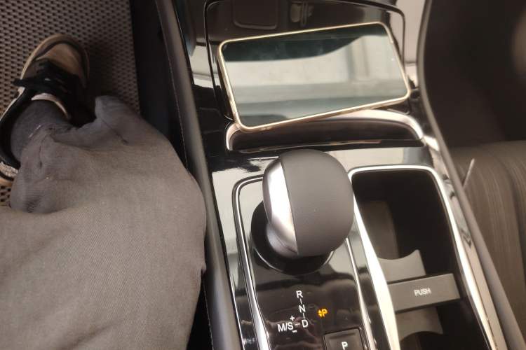 Used GAC Trumpchi GA6 2022 270T Automatic Elite Edition Gear Lever