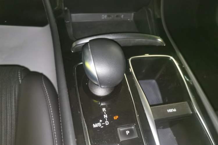 Used GAC Trumpchi GA6 2022 270T Automatic Elite Edition Gear Lever