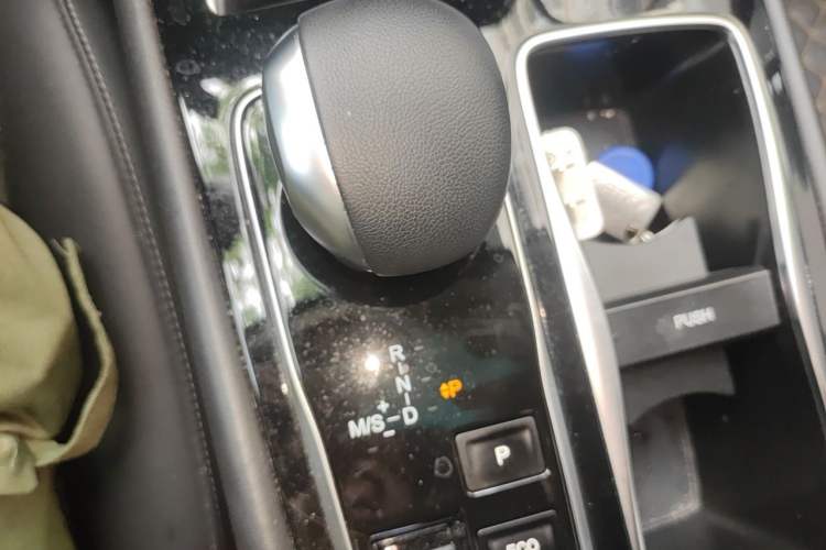 Used GAC Trumpchi GA6 2022 270T Automatic Luxury Edition Gear Lever
