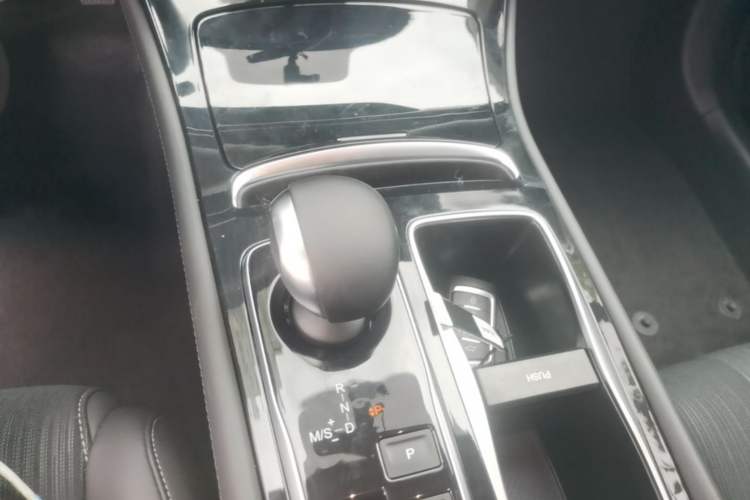 Used GAC Trumpchi GA6 2022 270T Automatic Elite Edition Gear Lever