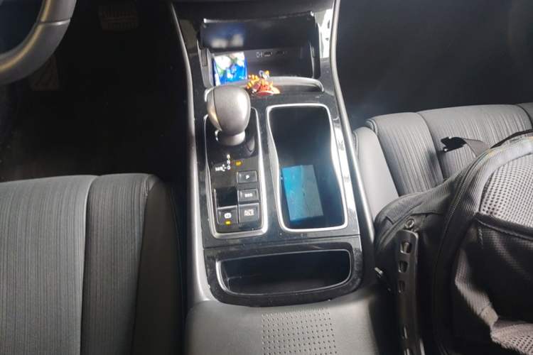 Used GAC Trumpchi GA6 2022 270T Automatic Elite Edition Gear Lever