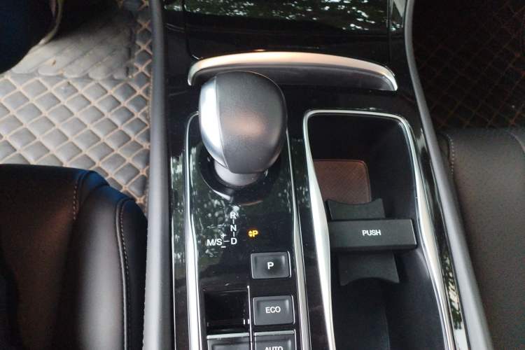 Used GAC Trumpchi GA6 2022 270T Automatic Luxury Edition Gear Lever