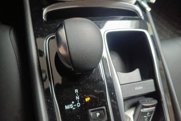 Used GAC Trumpchi GA6 2022 270T Automatic Luxury Edition Gear Lever